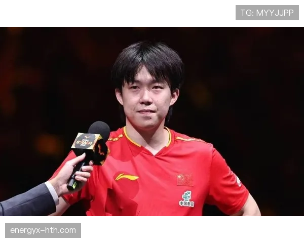 王楚钦赛场像冷面杀手，下了场就是邻家小哥，这差距让我怀疑替身