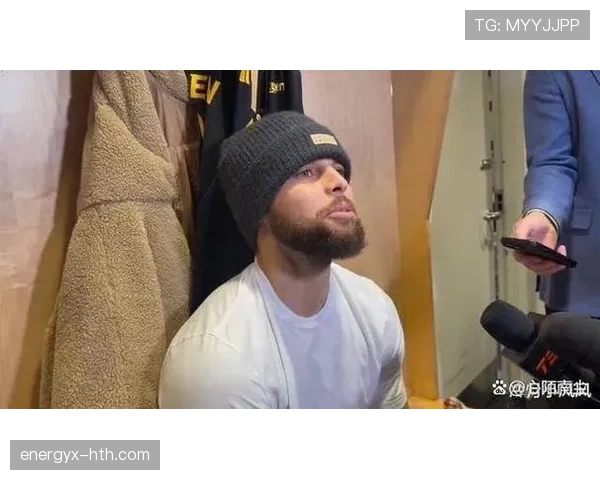 斯蒂芬·库里晒家常，厨房摆设把我一个月工资羞成了表情包